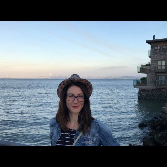 Meet your Posher, Simone - Picture 2 of 6